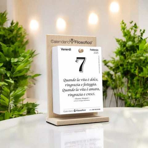 10X14 PHILOSOPHISCHER KALENDER MIT INTEMPO-HOLZSTÄNDER