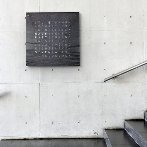 EARTH 45X45 METAMORPHITE QLOCKTWO SCHWARZE UHR