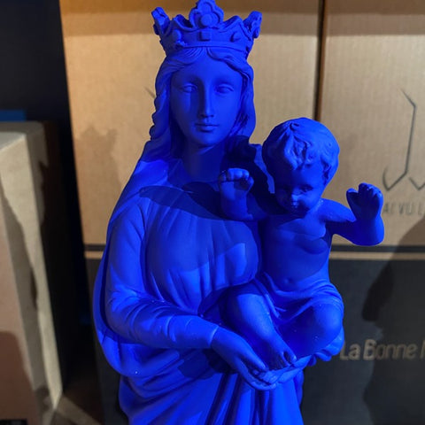 MARINEBLAUE STATUETTE „ICH SAH DIE JUNGFRAU MADONNA MIT KIND“ 29 CM
