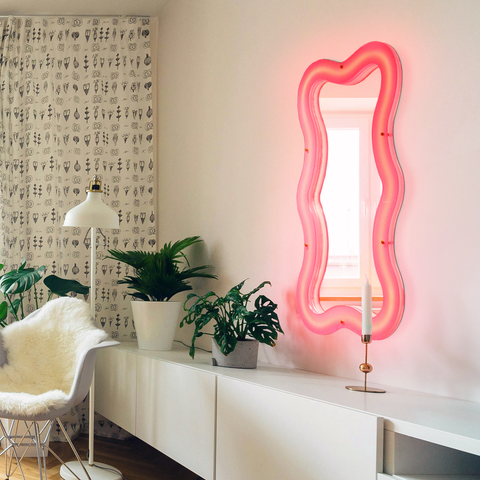 SUPERCURVE SPIEGEL MIT BELEUCHTETEM RAHMEN 59,77X102,55 ART. 17166 SELETTI PINK