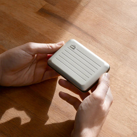 PORTATESSERE SMART CASE V2 SILVER OGON DESIGN