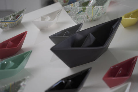 KLEINES SCHWARZES ORIGAMI-BOOT CRESCENTINI KERAMIK ART. 2369