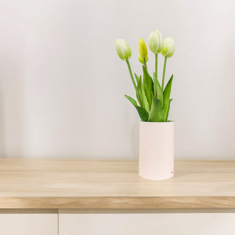 Strauß duftender weißer geknoteter Tulpen
