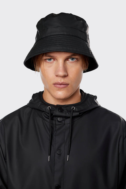 BUCKET HAT W2 "S/M" 20010 RAINS SCHWARZ