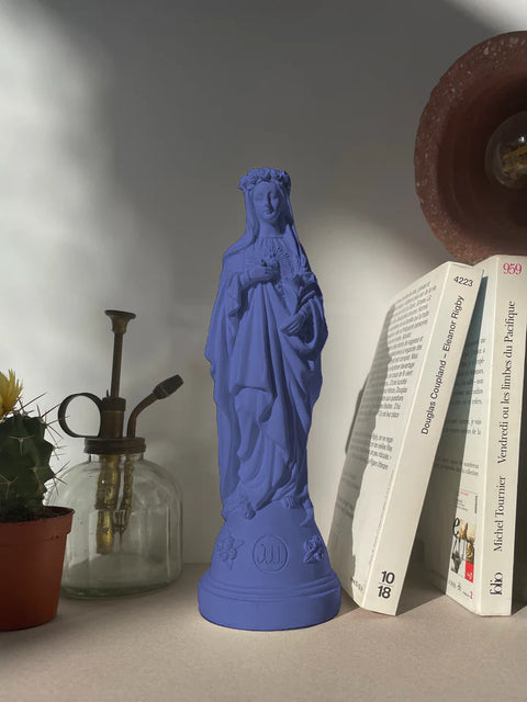 LAVANDE J'AI VU LA VIERGE MADONNA STATUETTE MIT BLUMEN IN DER HAND 21 CM