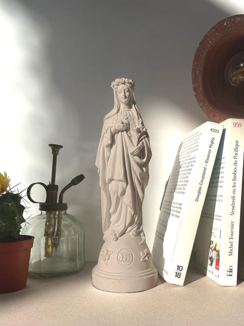 NUDE J'AI VU LA VIERGE MADONNA STATUETTE MIT BLUMEN IN DER HAND 21 CM