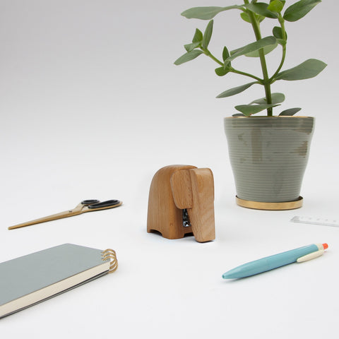SPILLATRICE SMALL ELEPHANT STAPLER SUCK UK