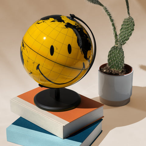 SMILEY GLOBE SUCK UK