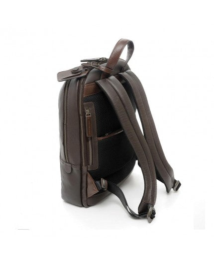 RUNDER MITTELGROSSER RUCKSACK AUS TECHNISCHEM LEDER, DUNKELBRAUN, ART. 309181U254